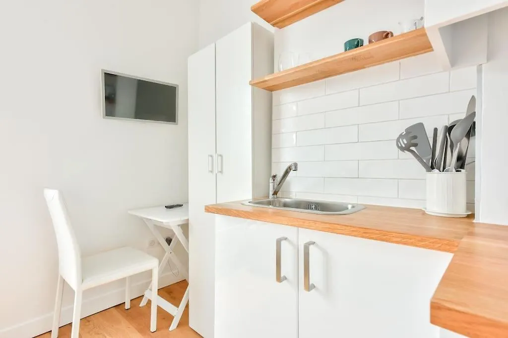Apartamento Charmant Studio Avec Vue Panoramique Sur La Tour Eiffel París