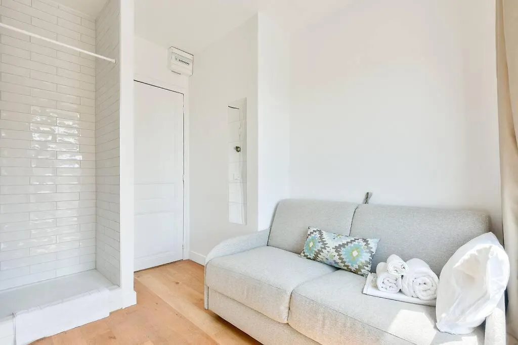 Apartamento Charmant Studio Avec Vue Panoramique Sur La Tour Eiffel París